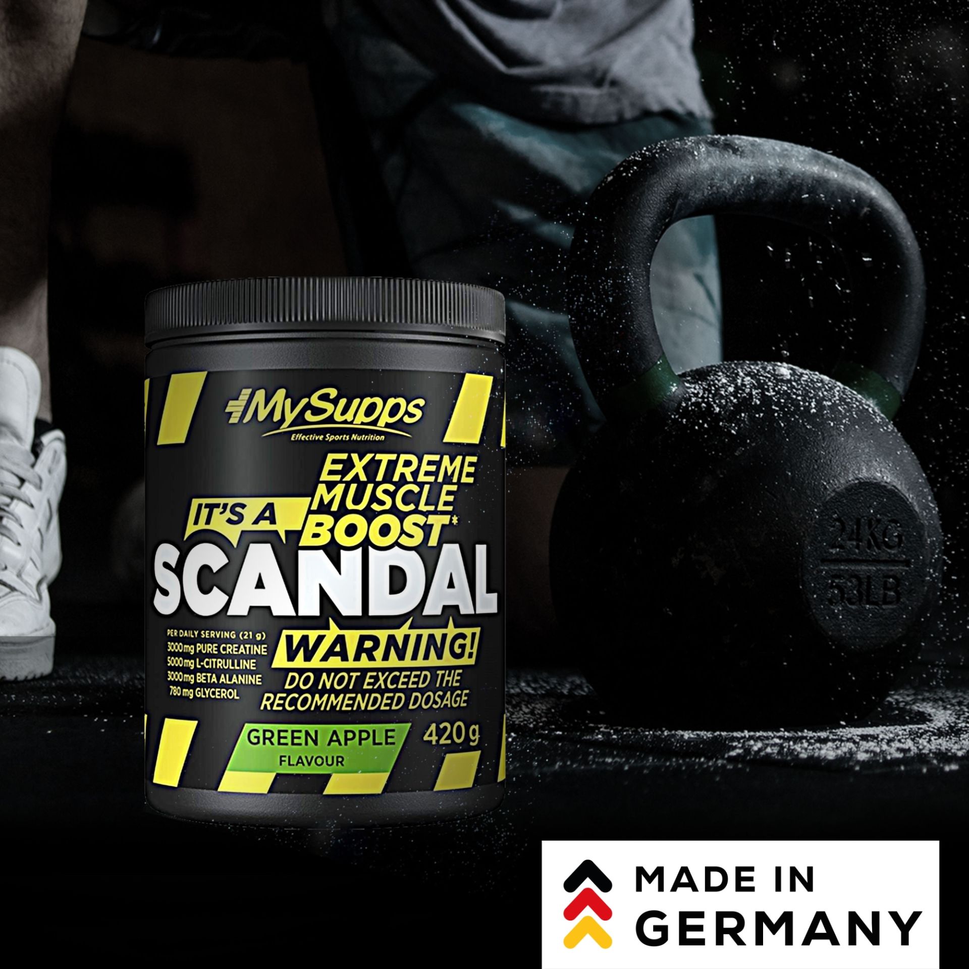 Eine Extreme Muscle Boost Scandal Dose steht neben einem Gewicht
